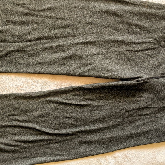 Lululemon yoga grey pants size 7 - Picture 2 of 5